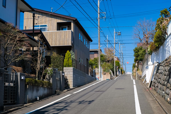 戸建賃貸経営 坂と住宅街